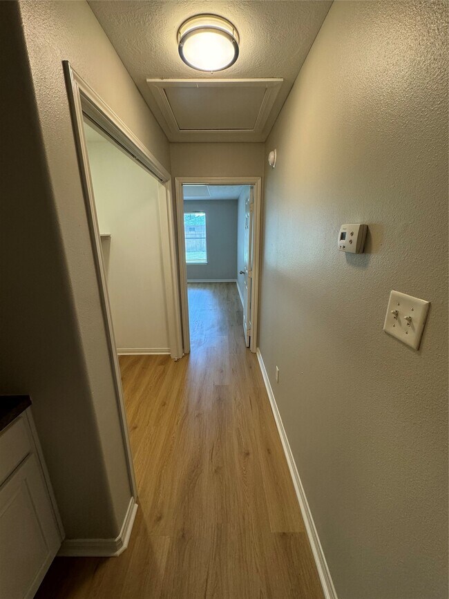 Building Photo - 16324 Sun View Ln