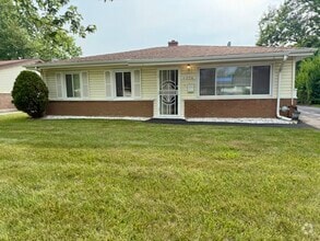 Building Photo - 1374 Forest Pl
