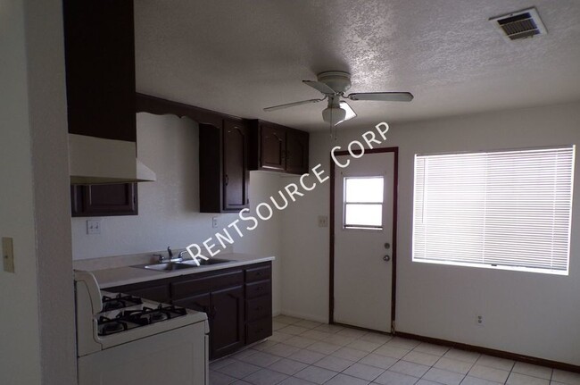 Foto del edificio - 2 Bedroom Duplex for Rent in Barstow