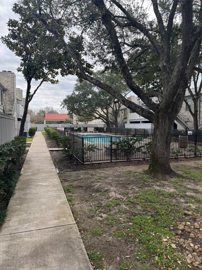 Foto del edificio - 10821 Braes Bend Dr