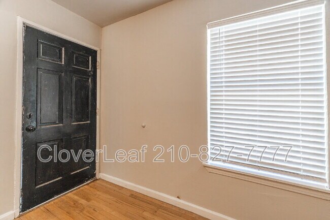 Foto del edificio - 210 Harwood Dr