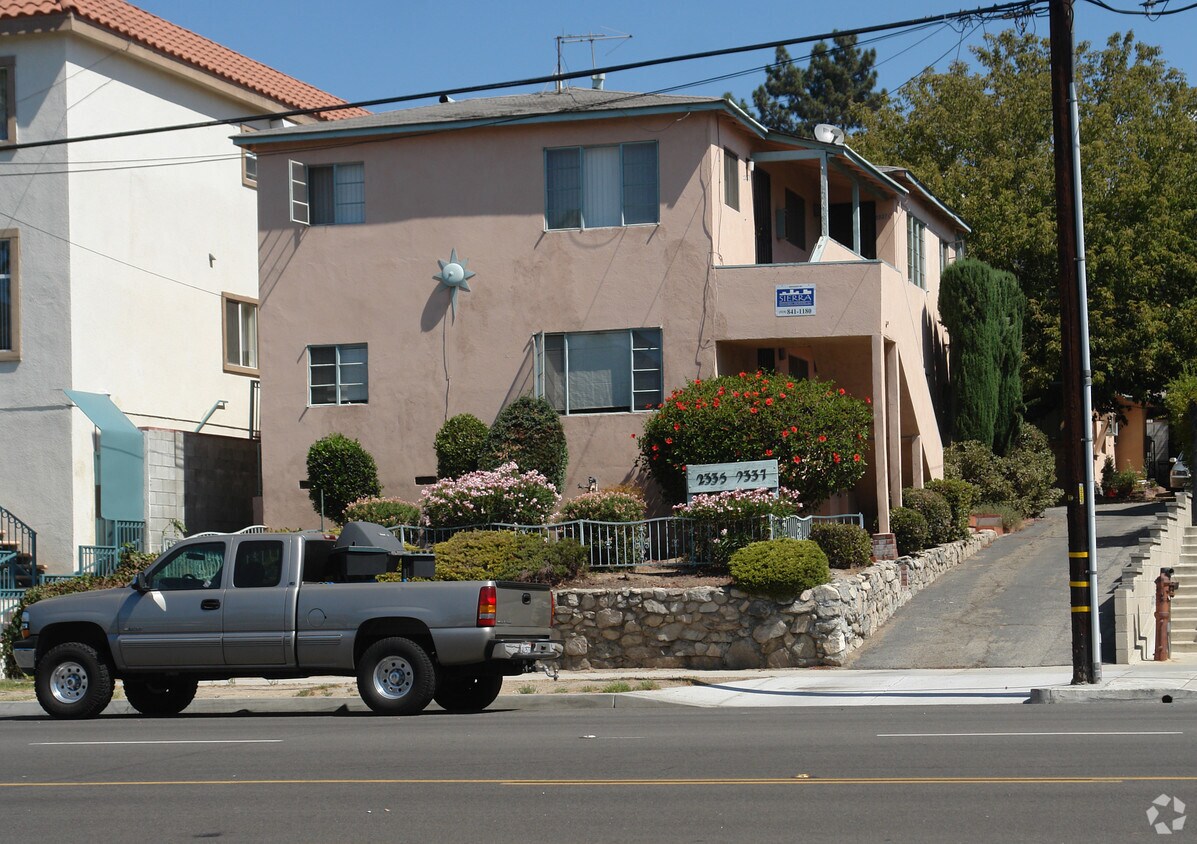 Primary Photo - 2335 Montrose Ave