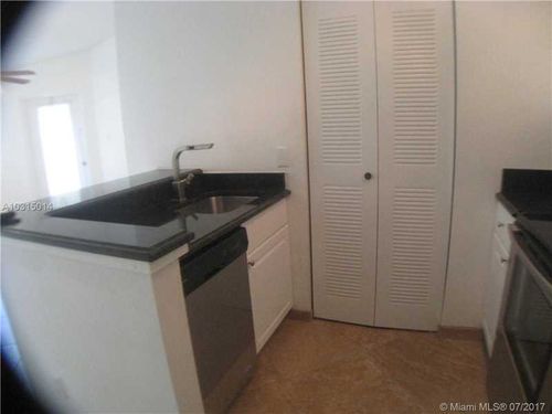 Foto del edificio - 550 S Park Rd