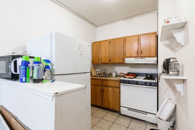 Building Photo - No Brokers Fee, Steps from the T Stop, Packard's Corner Area Heat, Hot Water Included, Laundry on...
