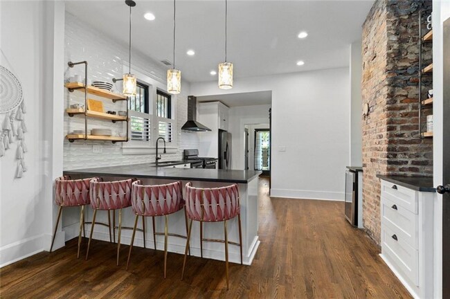 Building Photo - 563 Parkway Dr NE