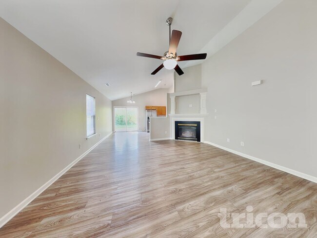 Foto del edificio - 8422 Wallace Glen Dr