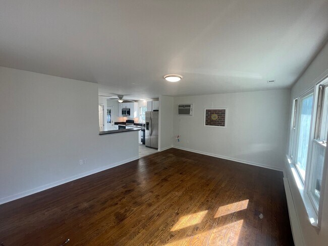 Foto del edificio - 239 N Mapleleaf Ave