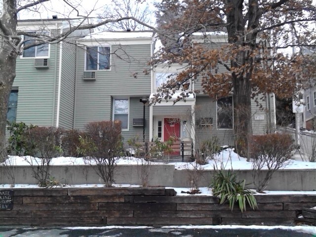 Primary Photo - 274 S Main St