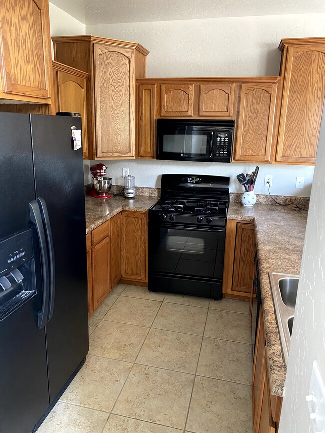 Dishwasher, microwave, refrigerator and stove - 1488 S Noelle Ln