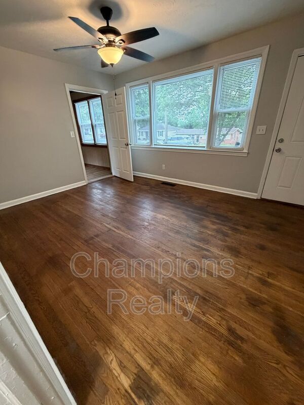 Building Photo - 403 46th St