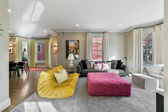 Foto del edificio - 13 Greenough Ave