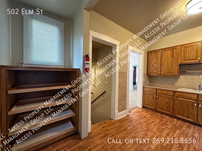 Building Photo - 502 Elm St
