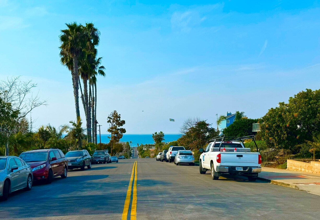 Building Photo - Welcome to Your Large Unique Ocean Beach H...