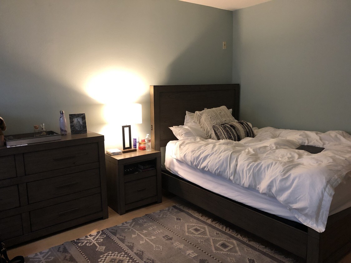 2nd bedroom - 11855 Goshen Ave