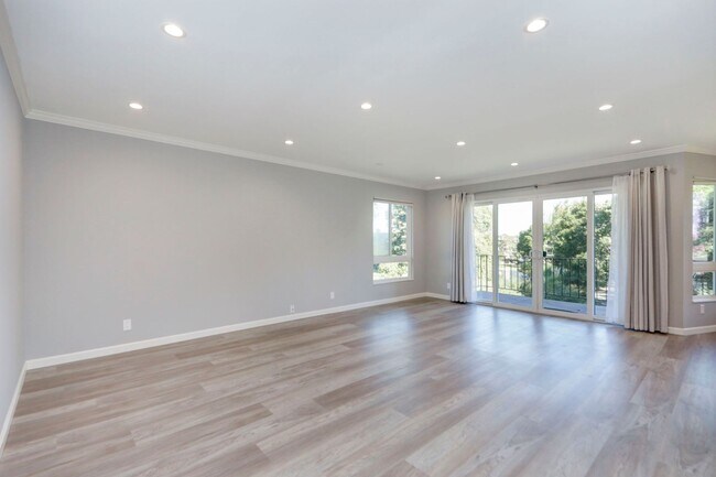 Foto del edificio - 1 Bed / 1 Bath third floor condo in beauti...