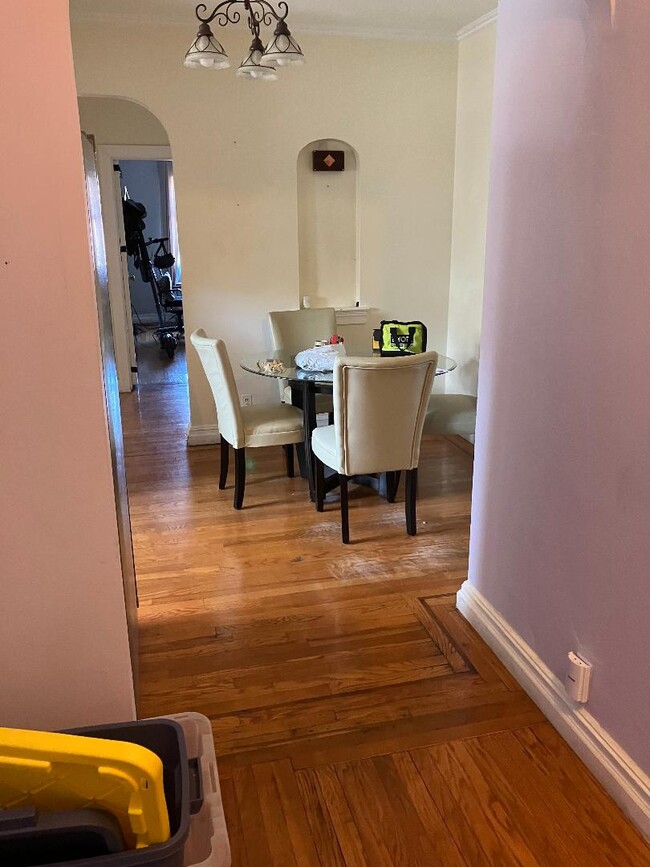 Dining area - 3558 Crescent St