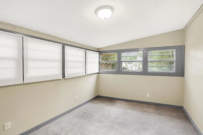 Foto del edificio - 1611 Nichol Ave