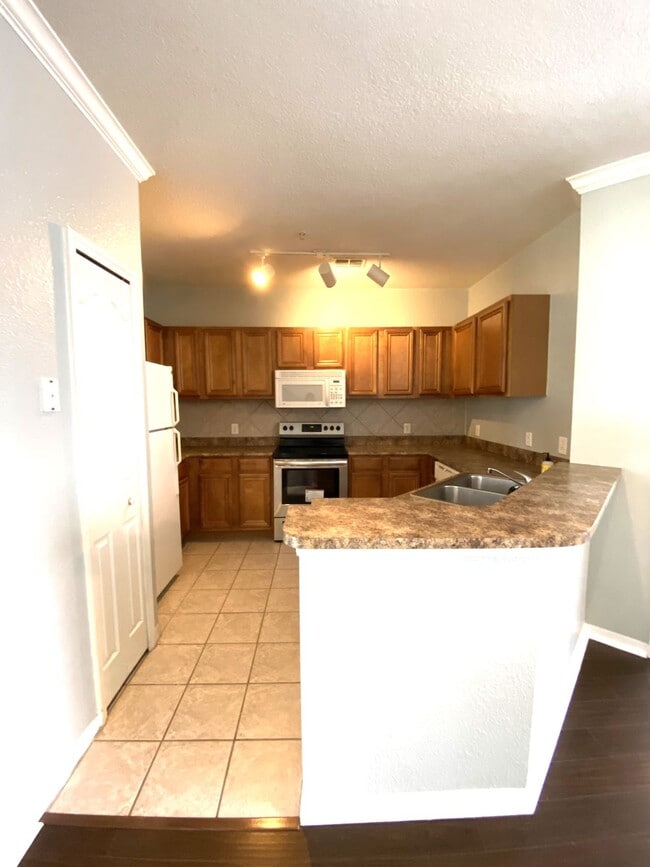 Foto del edificio - 6129 Metrowest Blvd