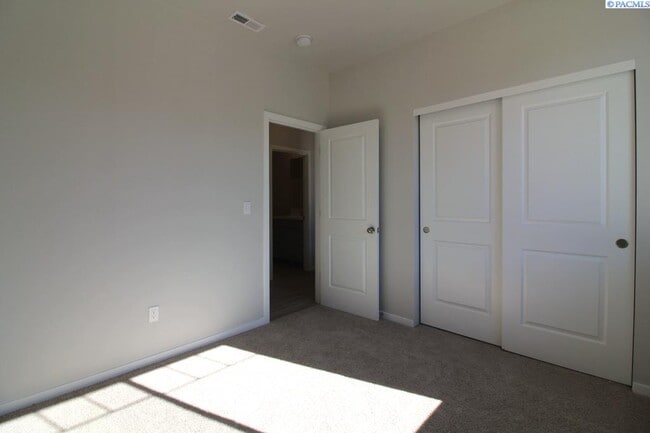 Foto del edificio - 3 Bed/2 Bath Townhouse in West Pasco