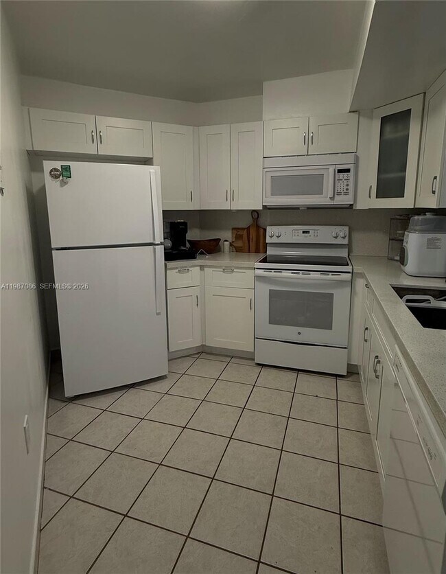 Foto del edificio - 9437 Fontainebleau Blvd