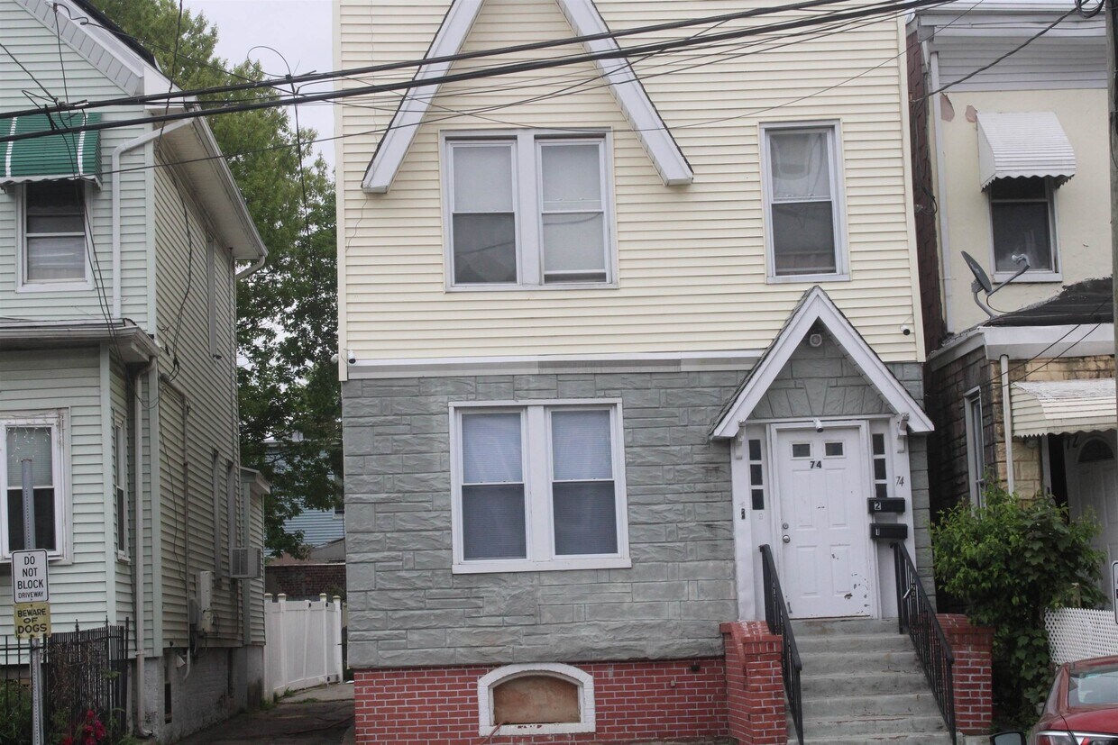 Primary Photo - 74 Winfield Ave