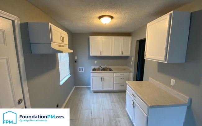 Building Photo - 2536 Sunny Hill Dr