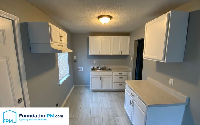 Foto del edificio - 2536 Sunny Hill Dr