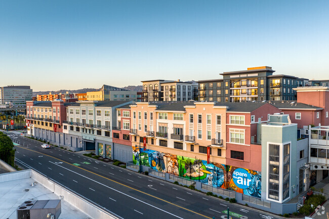 NE Aerial View - 5671-5699 Bay St
