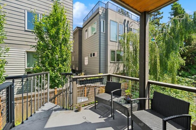 Building Photo - 2 bedroom in Seattle WA 98103