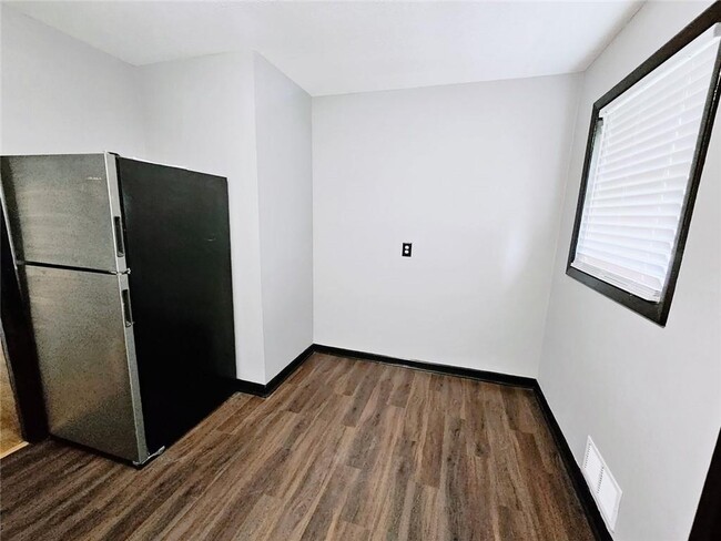 Building Photo - 2877 Whispering Hills Dr