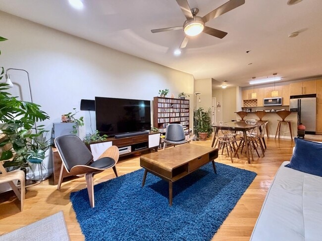 Building Photo - 83 Monroe St