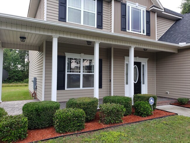 Building Photo - Beautiful Harnett County Home Located on a Small Cul-de-sac with a water view!