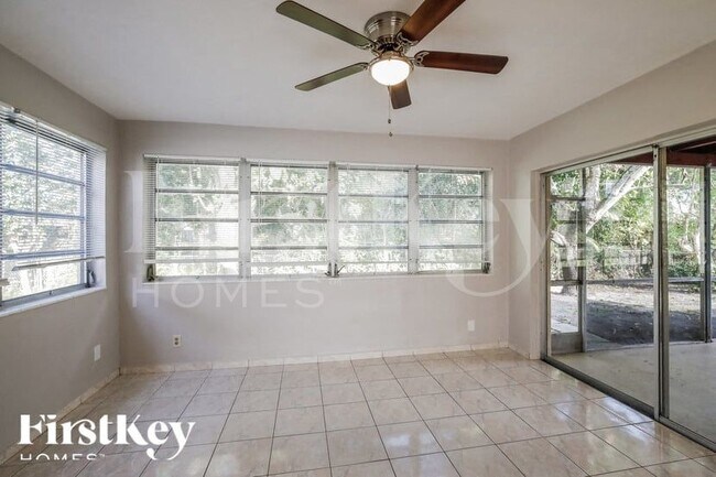 Foto del edificio - 621 SW 69th Terrace
