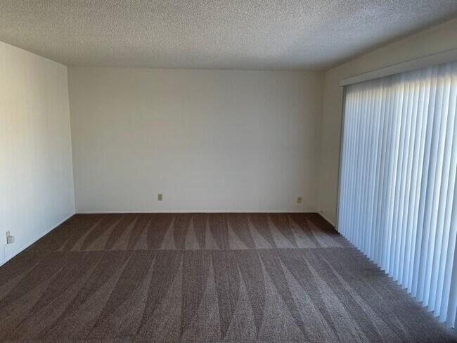 Foto del edificio - 300 Warren Ave