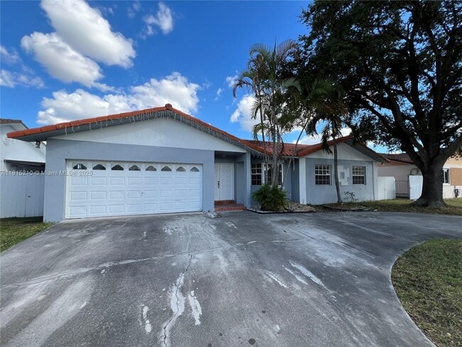 Building Photo - 921 SW 139th Ave