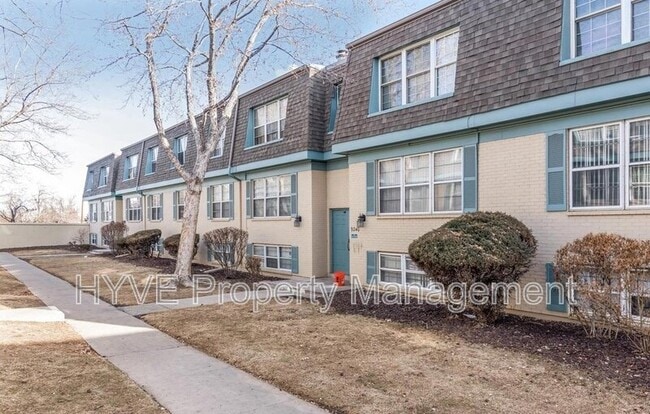 Building Photo - 9240 E Girard Ave