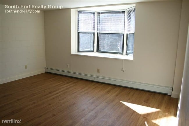 Building Photo - 1 br, 1 bath Apartment - 104 W Concord St
