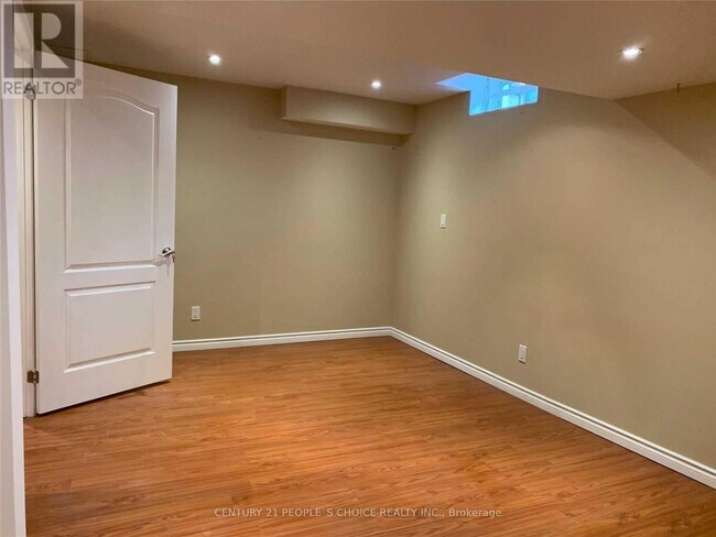 Photo du bâtiment - 5921 Stonebriar Crescent
