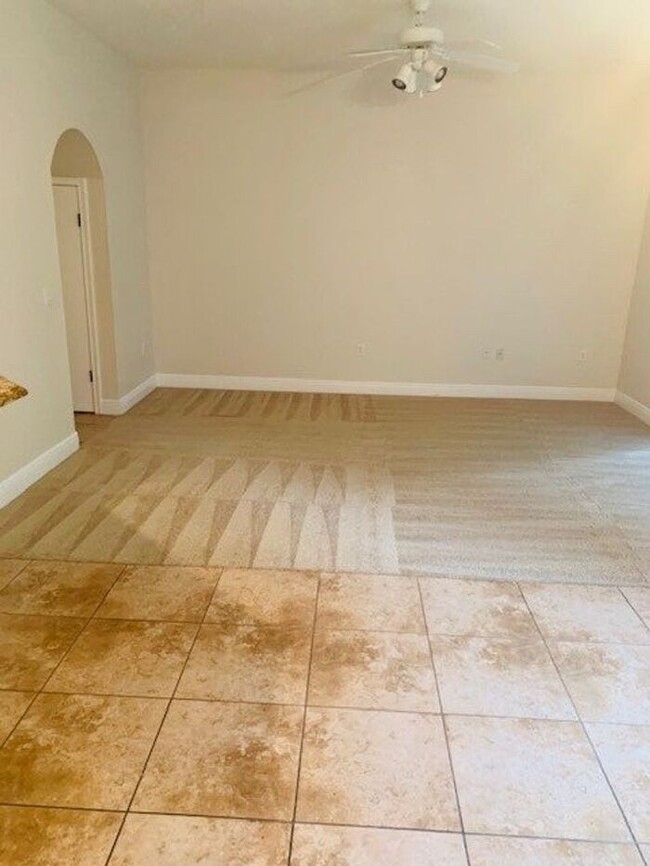 Building Photo - Towhome in La Fortuna, Kissimmee