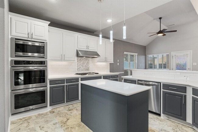 Building Photo - 2003 Silent Shore St