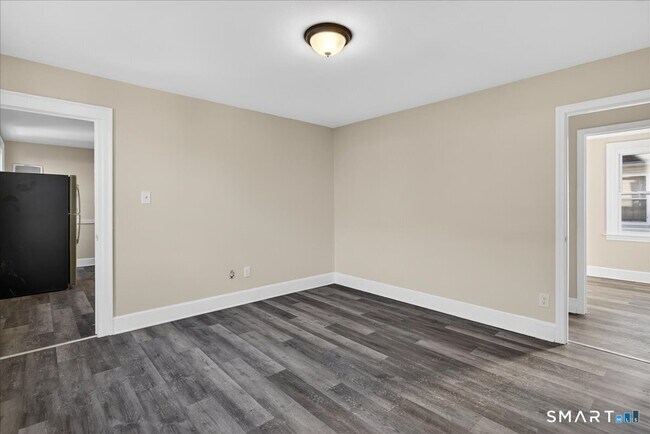 Building Photo - 38 Bristol St