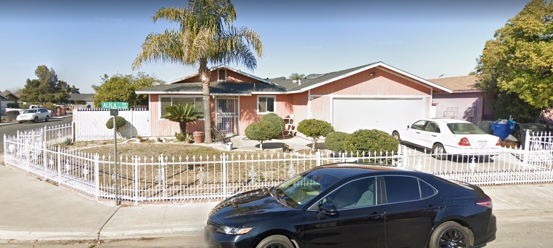 Primary Photo - 1023 Alila Ave