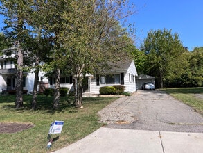 Building Photo - 3335 Springbrook St