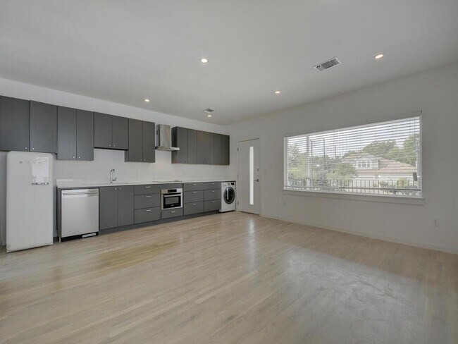 Foto del edificio - 1200 Enfield Rd