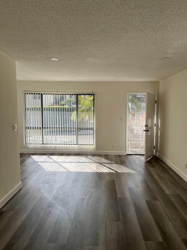 Primary Photo - 842 Westbourne Dr
