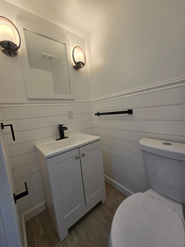 Foto del edificio - 619 Brill St