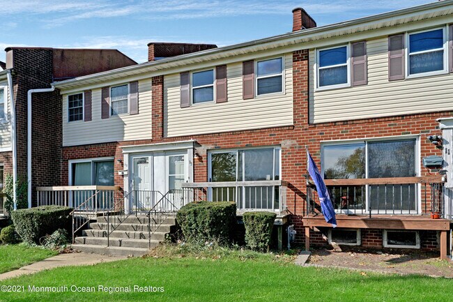 Building Photo - 13 Primrose Ln