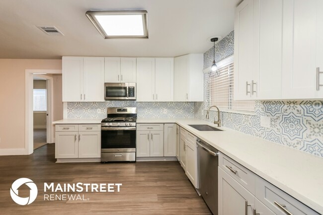 Building Photo - 4515 Sylvan Glen Dr