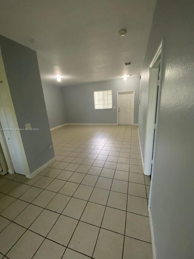 Foto del edificio - 359 NE 27th Ter