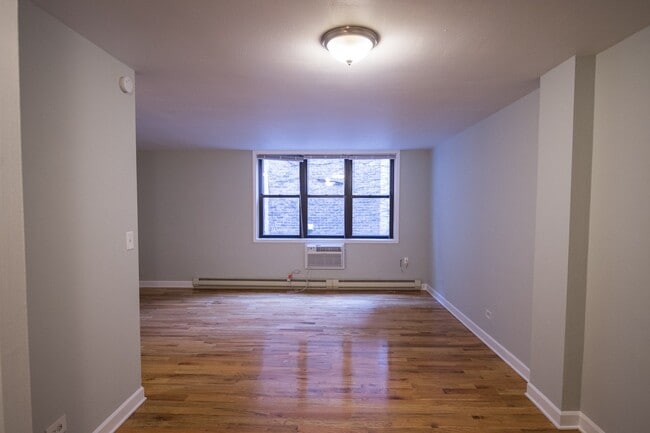 Building Photo - 1329 N Dearborn St
